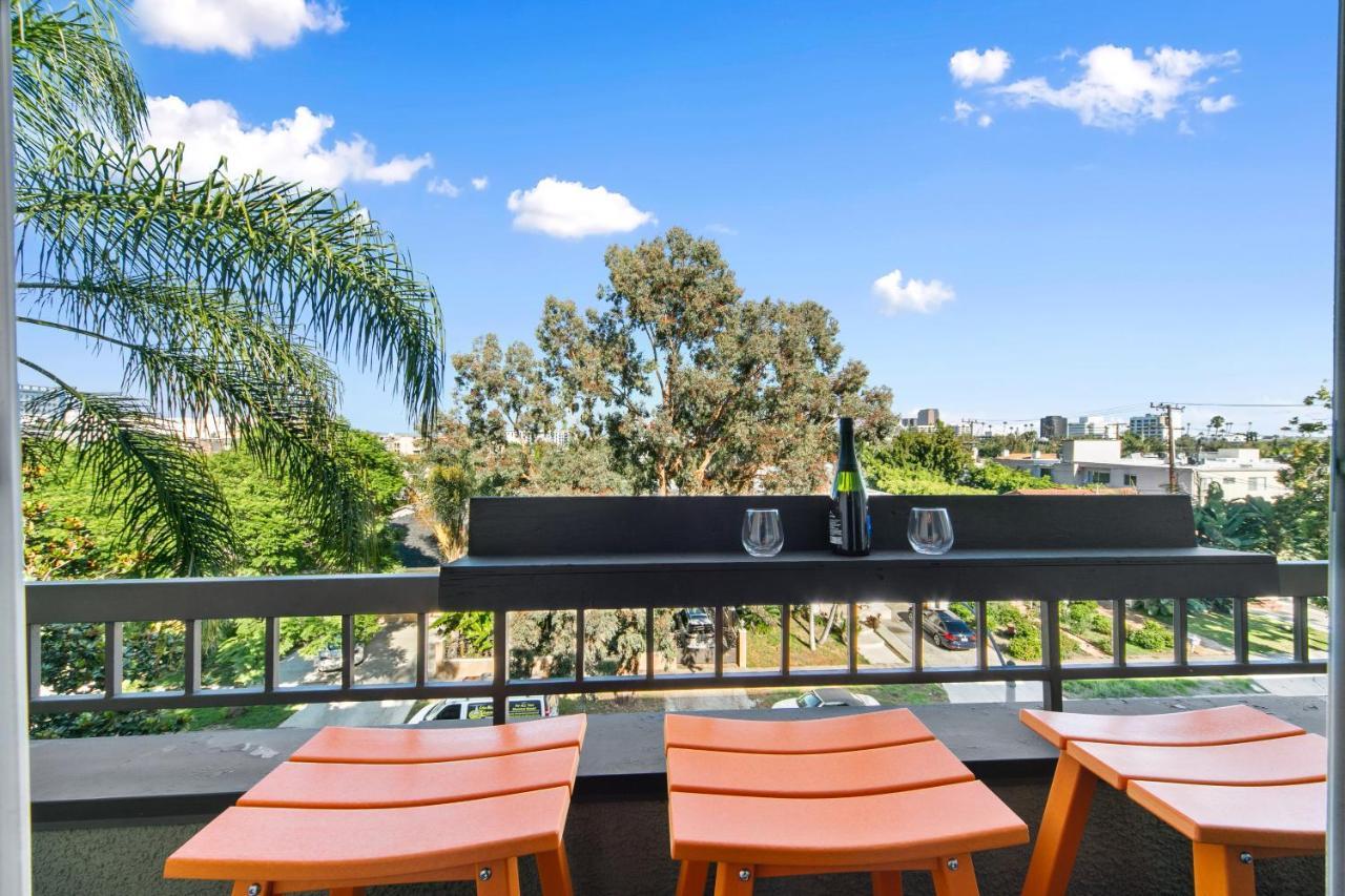 Beverly Hills 2 Bed 2 Bath Penthouse With Den And Parking 414 로스앤젤레스 외부 사진