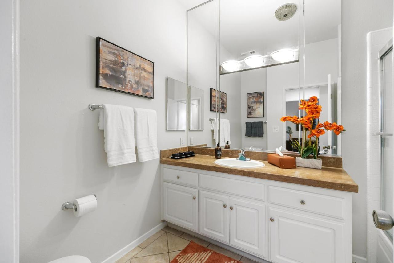 Beverly Hills 2 Bed 2 Bath Penthouse With Den And Parking 414 로스앤젤레스 외부 사진