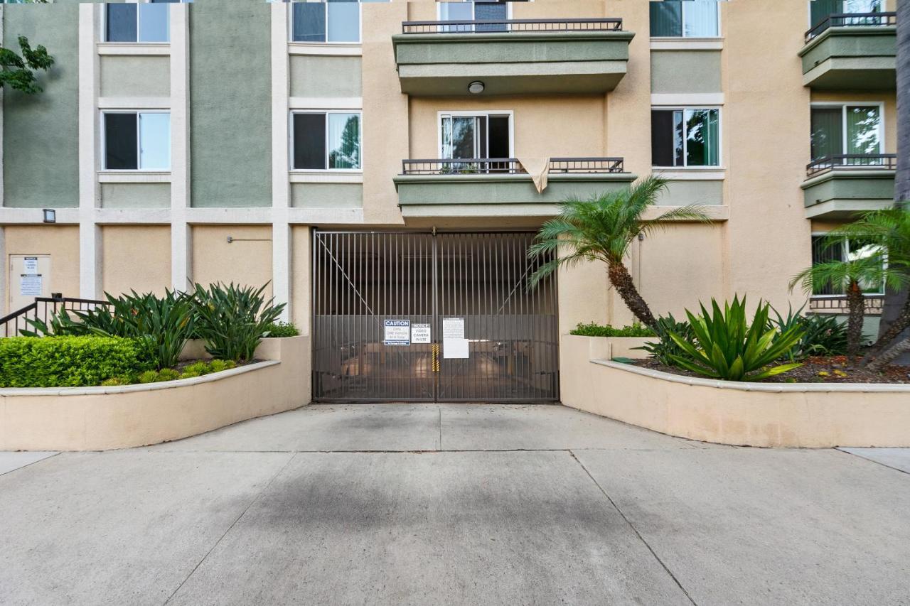 Beverly Hills 2 Bed 2 Bath Penthouse With Den And Parking 414 로스앤젤레스 외부 사진