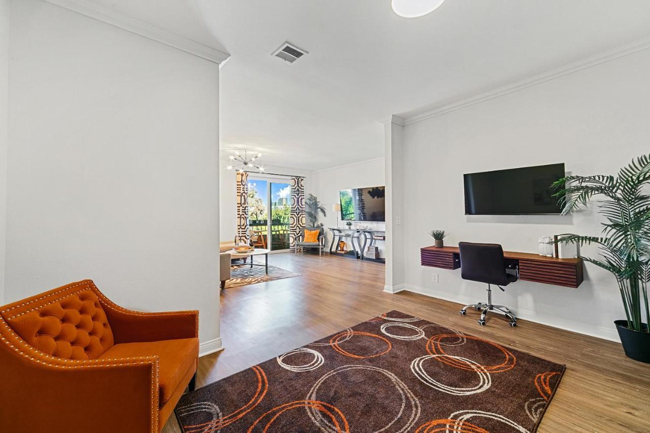 Beverly Hills 2 Bed 2 Bath Penthouse With Den And Parking 414 로스앤젤레스 외부 사진