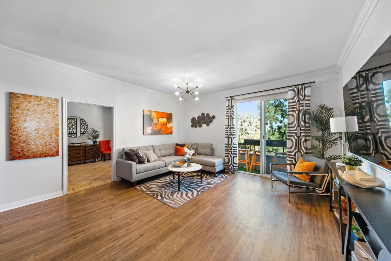 Beverly Hills 2 Bed 2 Bath Penthouse With Den And Parking 414 로스앤젤레스 외부 사진