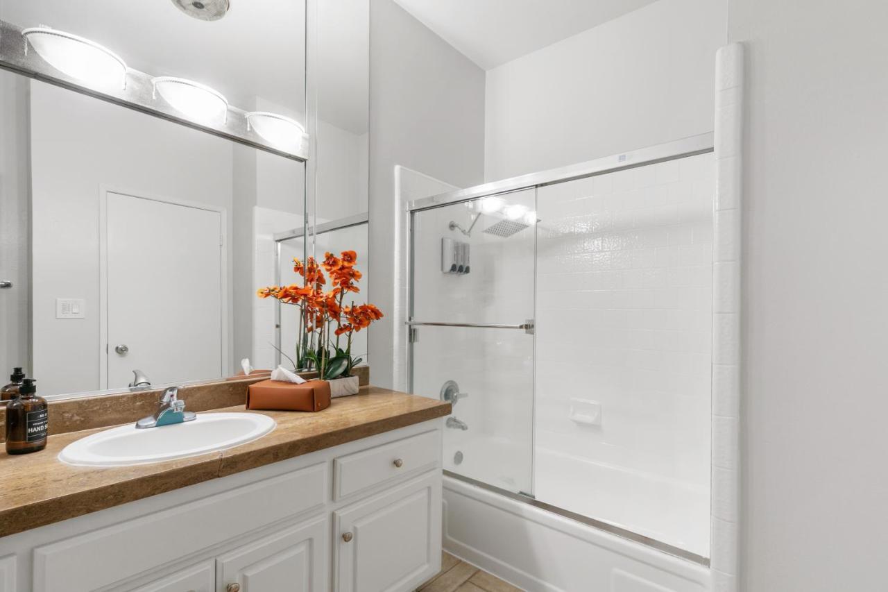 Beverly Hills 2 Bed 2 Bath Penthouse With Den And Parking 414 로스앤젤레스 외부 사진