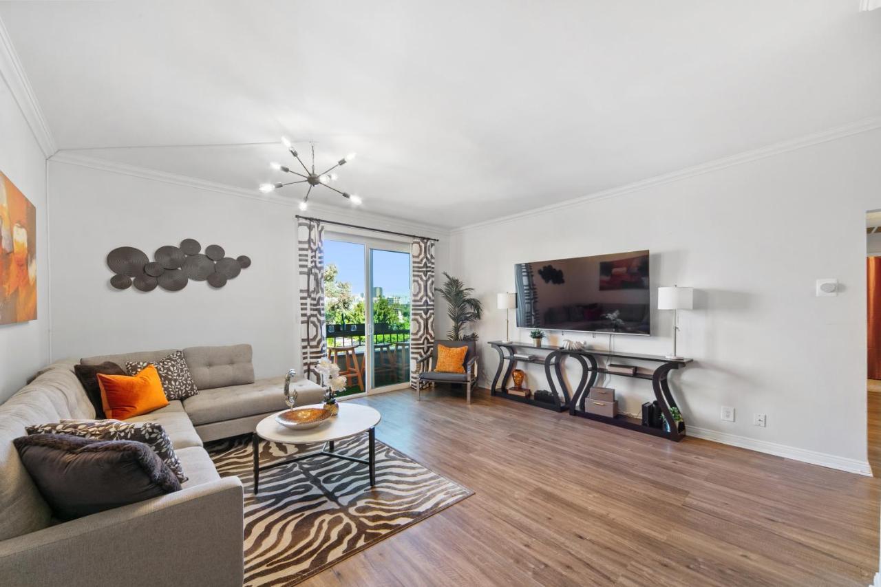 Beverly Hills 2 Bed 2 Bath Penthouse With Den And Parking 414 로스앤젤레스 외부 사진