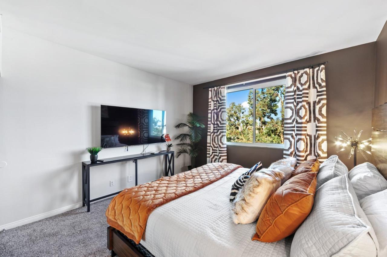 Beverly Hills 2 Bed 2 Bath Penthouse With Den And Parking 414 로스앤젤레스 외부 사진