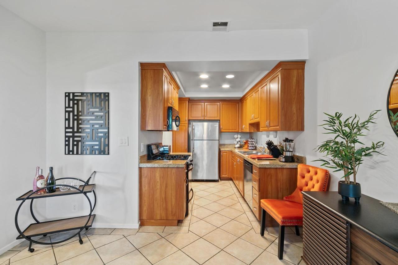 Beverly Hills 2 Bed 2 Bath Penthouse With Den And Parking 414 로스앤젤레스 외부 사진