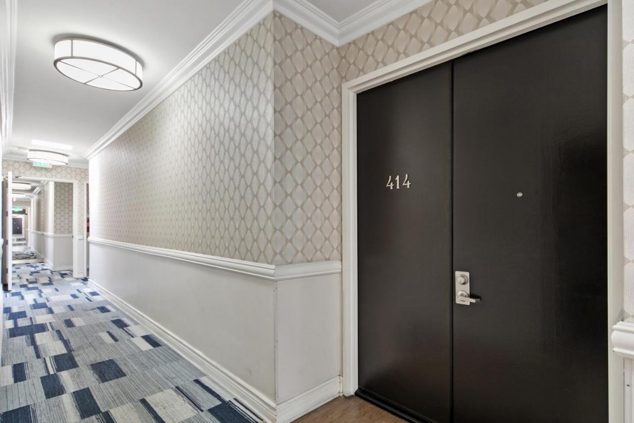 Beverly Hills 2 Bed 2 Bath Penthouse With Den And Parking 414 로스앤젤레스 외부 사진