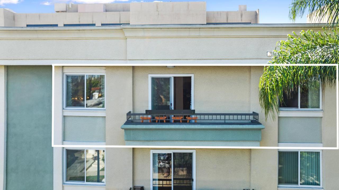 Beverly Hills 2 Bed 2 Bath Penthouse With Den And Parking 414 로스앤젤레스 외부 사진